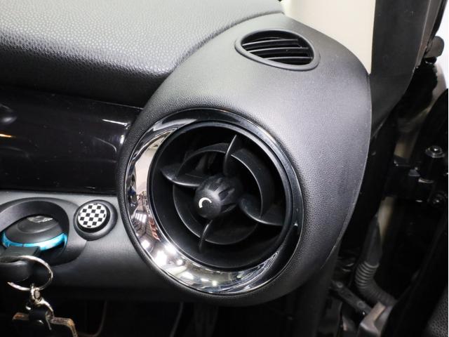 ＭＩＮＩ クーパーＳ　ベイズウオーター　禁煙　ボンネットスポーツストライプ　ストライプデザインミラーキャップ　ハイグロスブラック１７ＡＷ　専用レザーシート　ブルー＆グレーステッチ　クロームラインインテリア　スポーツモード（40枚目）