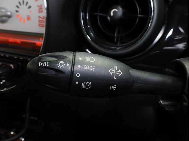 ＭＩＮＩ クーパーＳ　ベイズウオーター　禁煙　ボンネットスポーツストライプ　ストライプデザインミラーキャップ　ハイグロスブラック１７ＡＷ　専用レザーシート　ブルー＆グレーステッチ　クロームラインインテリア　スポーツモード（46枚目）