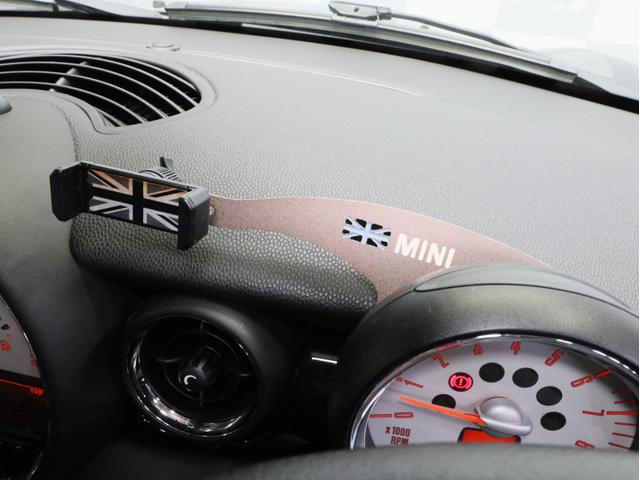 ＭＩＮＩ クーパーＳ　ベイズウオーター　禁煙　ボンネットスポーツストライプ　ストライプデザインミラーキャップ　ハイグロスブラック１７ＡＷ　専用レザーシート　ブルー＆グレーステッチ　クロームラインインテリア　スポーツモード（49枚目）