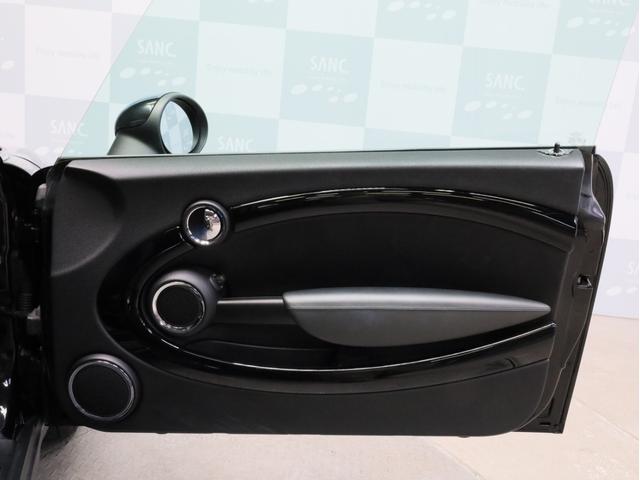ＭＩＮＩ クーパーＳ　ベイズウオーター　禁煙　ボンネットスポーツストライプ　ストライプデザインミラーキャップ　ハイグロスブラック１７ＡＷ　専用レザーシート　ブルー＆グレーステッチ　クロームラインインテリア　スポーツモード（54枚目）