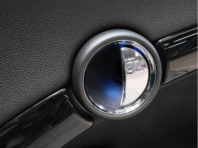 ＭＩＮＩ クーパーＳ　ベイズウオーター　禁煙　ボンネットスポーツストライプ　ストライプデザインミラーキャップ　ハイグロスブラック１７ＡＷ　専用レザーシート　ブルー＆グレーステッチ　クロームラインインテリア　スポーツモード（55枚目）