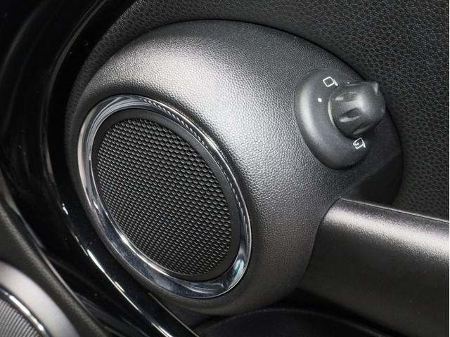 ＭＩＮＩ クーパーＳ　ベイズウオーター　禁煙　ボンネットスポーツストライプ　ストライプデザインミラーキャップ　ハイグロスブラック１７ＡＷ　専用レザーシート　ブルー＆グレーステッチ　クロームラインインテリア　スポーツモード（56枚目）