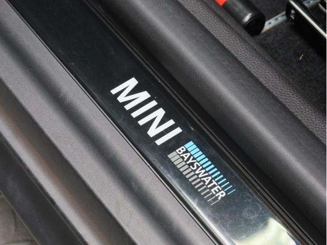 ＭＩＮＩ クーパーＳ　ベイズウオーター　禁煙　ボンネットスポーツストライプ　ストライプデザインミラーキャップ　ハイグロスブラック１７ＡＷ　専用レザーシート　ブルー＆グレーステッチ　クロームラインインテリア　スポーツモード（63枚目）