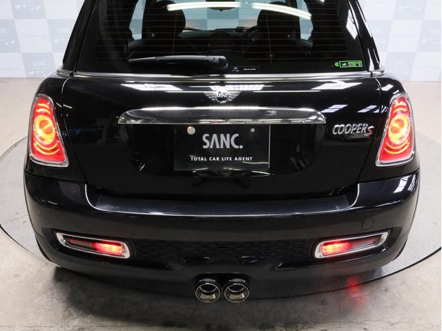 ＭＩＮＩ クーパーＳ　ベイズウオーター　禁煙　ボンネットスポーツストライプ　ストライプデザインミラーキャップ　ハイグロスブラック１７ＡＷ　専用レザーシート　ブルー＆グレーステッチ　クロームラインインテリア　スポーツモード（75枚目）