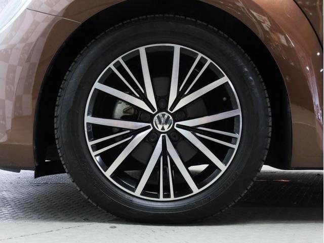 ザ・ビートル オールスター　禁煙　専用ボディカラー・エンブレム・デザインハーフレザーシート・１７インチＡＷ・スカッフプレート　純正ＳＤナビ　Ｂｌｕｅｔｏｏｔｈ　フルセグＴＶ　バイキセノンヘッドライト　ＬＥＤポジションライト（3枚目）