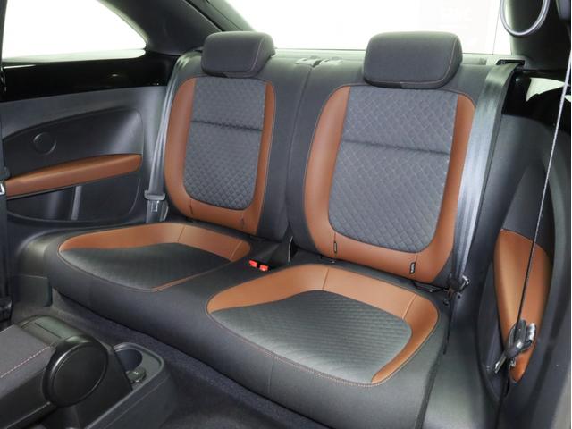 ザ・ビートル オールスター　禁煙　専用ボディカラー・エンブレム・デザインハーフレザーシート・１７インチＡＷ・スカッフプレート　純正ＳＤナビ　Ｂｌｕｅｔｏｏｔｈ　フルセグＴＶ　バイキセノンヘッドライト　ＬＥＤポジションライト（12枚目）