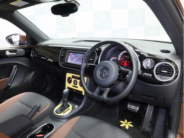 ザ・ビートル オールスター　禁煙　専用ボディカラー・エンブレム・デザインハーフレザーシート・１７インチＡＷ・スカッフプレート　純正ＳＤナビ　Ｂｌｕｅｔｏｏｔｈ　フルセグＴＶ　バイキセノンヘッドライト　ＬＥＤポジションライト（13枚目）