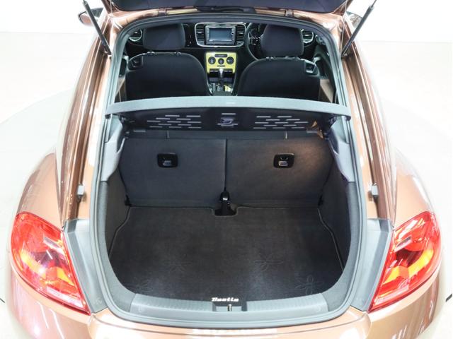 ザ・ビートル オールスター　禁煙　専用ボディカラー・エンブレム・デザインハーフレザーシート・１７インチＡＷ・スカッフプレート　純正ＳＤナビ　Ｂｌｕｅｔｏｏｔｈ　フルセグＴＶ　バイキセノンヘッドライト　ＬＥＤポジションライト（17枚目）