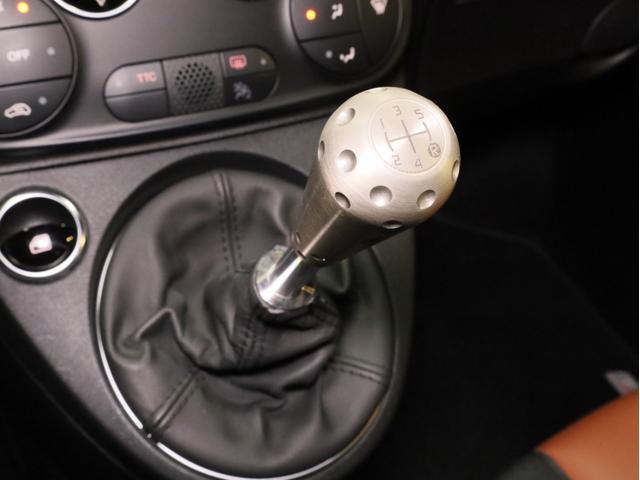 アバルト595 コンペティツィオーネ MakeYourScorpion 禁煙 パールホワイトボディ色 ブラウンシート イエローキャリパー カロッツェリア製2DINナビ アドバンレーシング17インチAW 695ビポスト用シフトノブ(15枚目)