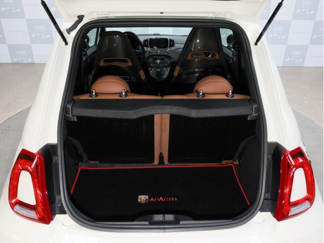 アバルト595 コンペティツィオーネ MakeYourScorpion 禁煙 パールホワイトボディ色 ブラウンシート イエローキャリパー カロッツェリア製2DINナビ アドバンレーシング17インチAW 695ビポスト用シフトノブ(18枚目)