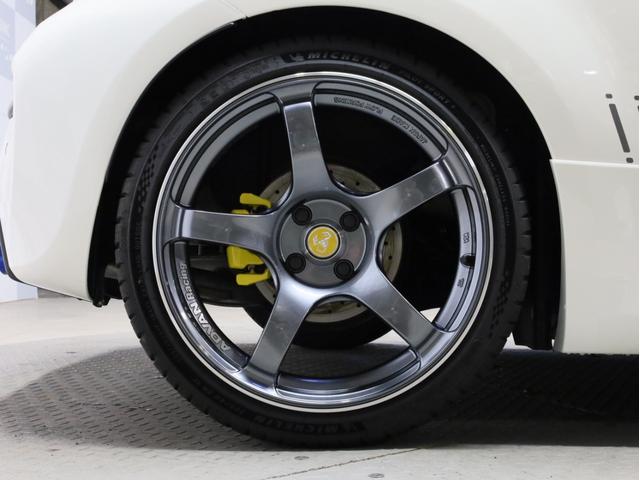 アバルト595 コンペティツィオーネ MakeYourScorpion 禁煙 パールホワイトボディ色 ブラウンシート イエローキャリパー カロッツェリア製2DINナビ アドバンレーシング17インチAW 695ビポスト用シフトノブ(22枚目)