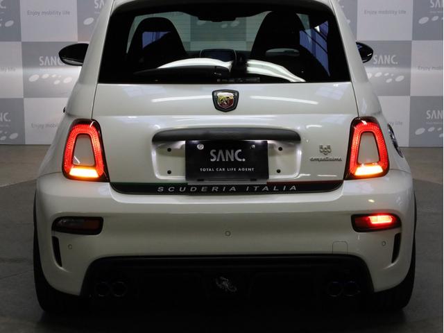 アバルト595 コンペティツィオーネ MakeYourScorpion 禁煙 パールホワイトボディ色 ブラウンシート イエローキャリパー カロッツェリア製2DINナビ アドバンレーシング17インチAW 695ビポスト用シフトノブ(71枚目)