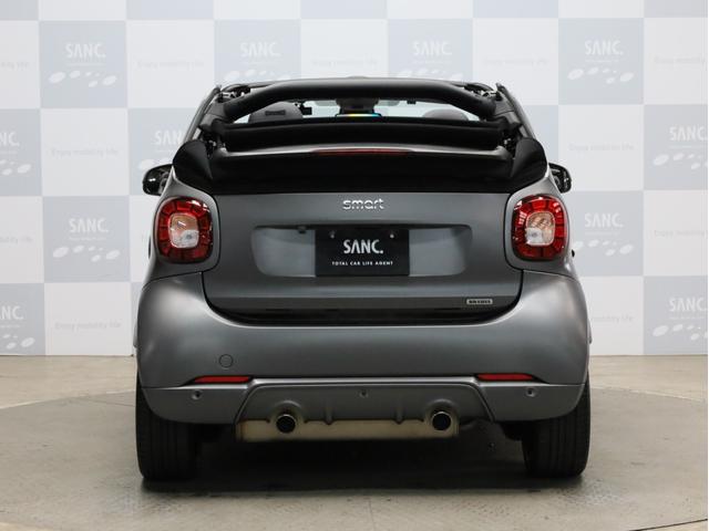 スマートフォーツーカブリオ ＢＲＡＢＵＳ　エクスクルーシブ　リミテッド　禁煙　黒革　パナソニック製ナビ　ＴＶ　バックカメラ　ドラレコ　ＬＥＤヘッドライト　レザーダッシュボード　専用エンジン・マフラー・ＡＴ・サスペンション　ブラバス製アルミホイール　電動ソフトトップ（36枚目）