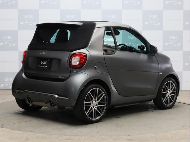 スマートフォーツーカブリオ ＢＲＡＢＵＳ　エクスクルーシブ　リミテッド　禁煙　黒革　パナソニック製ナビ　ＴＶ　バックカメラ　ドラレコ　ＬＥＤヘッドライト　レザーダッシュボード　専用エンジン・マフラー・ＡＴ・サスペンション　ブラバス製アルミホイール　電動ソフトトップ（37枚目）