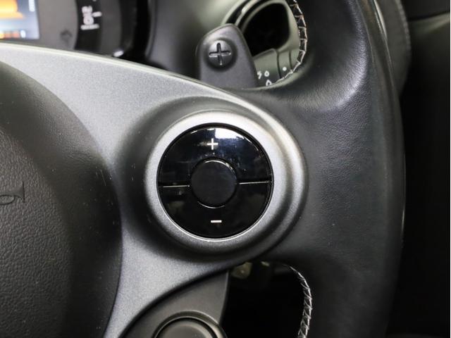 スマートフォーツーカブリオ ＢＲＡＢＵＳ　エクスクルーシブ　リミテッド　禁煙　黒革　パナソニック製ナビ　ＴＶ　バックカメラ　ドラレコ　ＬＥＤヘッドライト　レザーダッシュボード　専用エンジン・マフラー・ＡＴ・サスペンション　ブラバス製アルミホイール　電動ソフトトップ（42枚目）