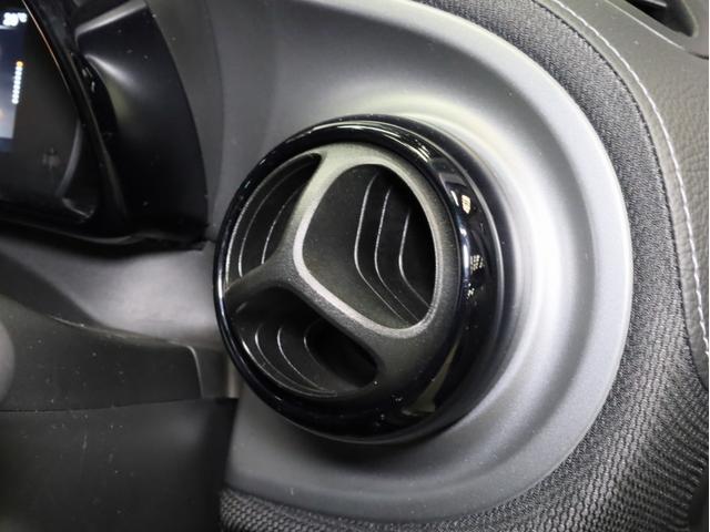 スマートフォーツーカブリオ ＢＲＡＢＵＳ　エクスクルーシブ　リミテッド　禁煙　黒革　パナソニック製ナビ　ＴＶ　バックカメラ　ドラレコ　ＬＥＤヘッドライト　レザーダッシュボード　専用エンジン・マフラー・ＡＴ・サスペンション　ブラバス製アルミホイール　電動ソフトトップ（49枚目）