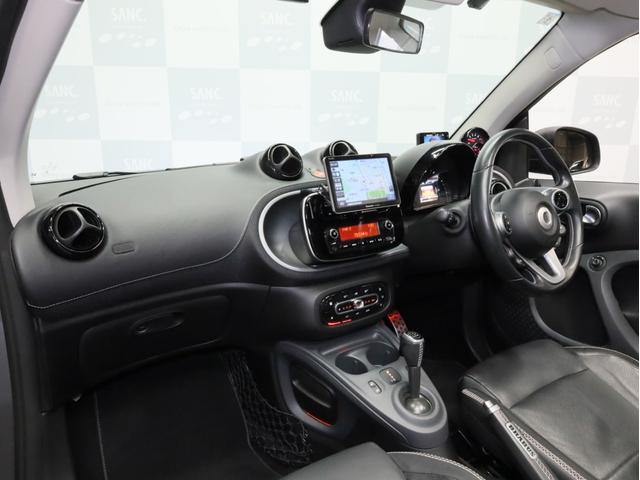 スマートフォーツーカブリオ ＢＲＡＢＵＳ　エクスクルーシブ　リミテッド　禁煙　黒革　パナソニック製ナビ　ＴＶ　バックカメラ　ドラレコ　ＬＥＤヘッドライト　レザーダッシュボード　専用エンジン・マフラー・ＡＴ・サスペンション　ブラバス製アルミホイール　電動ソフトトップ（63枚目）