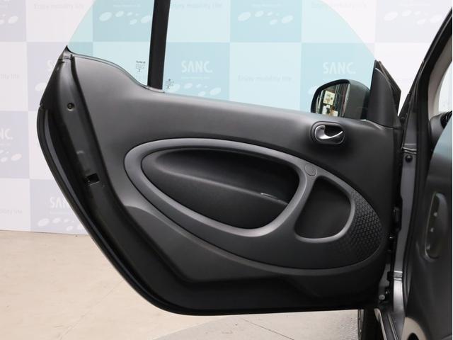 スマートフォーツーカブリオ ＢＲＡＢＵＳ　エクスクルーシブ　リミテッド　禁煙　黒革　パナソニック製ナビ　ＴＶ　バックカメラ　ドラレコ　ＬＥＤヘッドライト　レザーダッシュボード　専用エンジン・マフラー・ＡＴ・サスペンション　ブラバス製アルミホイール　電動ソフトトップ（68枚目）