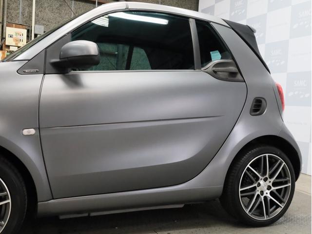 スマートフォーツーカブリオ ＢＲＡＢＵＳ　エクスクルーシブ　リミテッド　禁煙　黒革　パナソニック製ナビ　ＴＶ　バックカメラ　ドラレコ　ＬＥＤヘッドライト　レザーダッシュボード　専用エンジン・マフラー・ＡＴ・サスペンション　ブラバス製アルミホイール　電動ソフトトップ（72枚目）