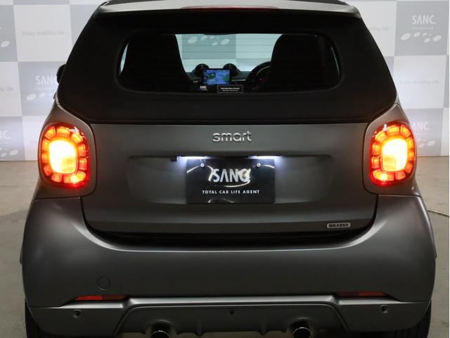 スマートフォーツーカブリオ ＢＲＡＢＵＳ　エクスクルーシブ　リミテッド　禁煙　黒革　パナソニック製ナビ　ＴＶ　バックカメラ　ドラレコ　ＬＥＤヘッドライト　レザーダッシュボード　専用エンジン・マフラー・ＡＴ・サスペンション　ブラバス製アルミホイール　電動ソフトトップ（74枚目）