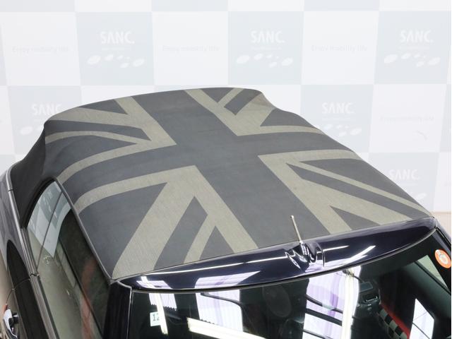 ＭＩＮＩ ジョンクーパーワークス　コンバーチブル　禁煙１オーナー　ＪＣＷ１８ＡＷ　３Ｄデザイン製前後カーボンスポイラー　ユニオンジャックソフトトップ　アダプティブＬＥＤヘッドライト　イルミネーテッドダッシュ　ＨＤＤナビ　バックカメラ　パークアシスト（2枚目）