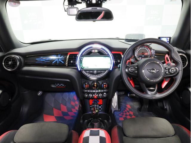 ＭＩＮＩ ジョンクーパーワークス　コンバーチブル　禁煙１オーナー　ＪＣＷ１８ＡＷ　３Ｄデザイン製前後カーボンスポイラー　ユニオンジャックソフトトップ　アダプティブＬＥＤヘッドライト　イルミネーテッドダッシュ　ＨＤＤナビ　バックカメラ　パークアシスト（7枚目）