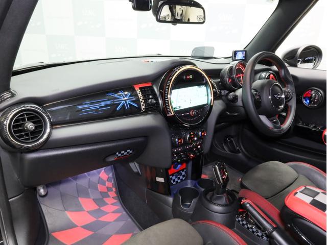 ＭＩＮＩ ジョンクーパーワークス　コンバーチブル　禁煙１オーナー　ＪＣＷ１８ＡＷ　３Ｄデザイン製前後カーボンスポイラー　ユニオンジャックソフトトップ　アダプティブＬＥＤヘッドライト　イルミネーテッドダッシュ　ＨＤＤナビ　バックカメラ　パークアシスト（14枚目）