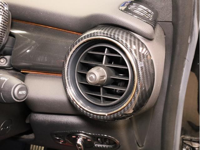 ＭＩＮＩ ジョンクーパーワークス　コンバーチブル　禁煙１オーナー　ＪＣＷ１８ＡＷ　３Ｄデザイン製前後カーボンスポイラー　ユニオンジャックソフトトップ　アダプティブＬＥＤヘッドライト　イルミネーテッドダッシュ　ＨＤＤナビ　バックカメラ　パークアシスト（51枚目）