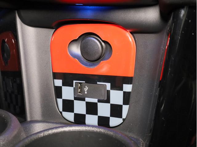 ＭＩＮＩ ジョンクーパーワークス　コンバーチブル　禁煙１オーナー　ＪＣＷ１８ＡＷ　３Ｄデザイン製前後カーボンスポイラー　ユニオンジャックソフトトップ　アダプティブＬＥＤヘッドライト　イルミネーテッドダッシュ　ＨＤＤナビ　バックカメラ　パークアシスト（56枚目）