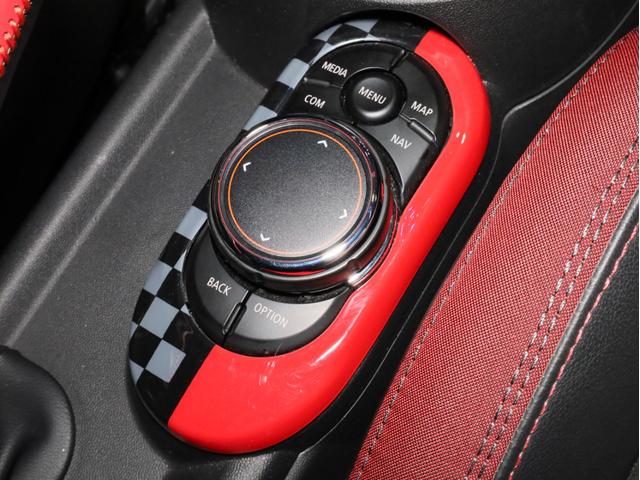 ＭＩＮＩ ジョンクーパーワークス　コンバーチブル　禁煙１オーナー　ＪＣＷ１８ＡＷ　３Ｄデザイン製前後カーボンスポイラー　ユニオンジャックソフトトップ　アダプティブＬＥＤヘッドライト　イルミネーテッドダッシュ　ＨＤＤナビ　バックカメラ　パークアシスト（58枚目）