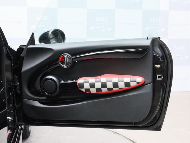 ＭＩＮＩ ジョンクーパーワークス　コンバーチブル　禁煙１オーナー　ＪＣＷ１８ＡＷ　３Ｄデザイン製前後カーボンスポイラー　ユニオンジャックソフトトップ　アダプティブＬＥＤヘッドライト　イルミネーテッドダッシュ　ＨＤＤナビ　バックカメラ　パークアシスト（65枚目）