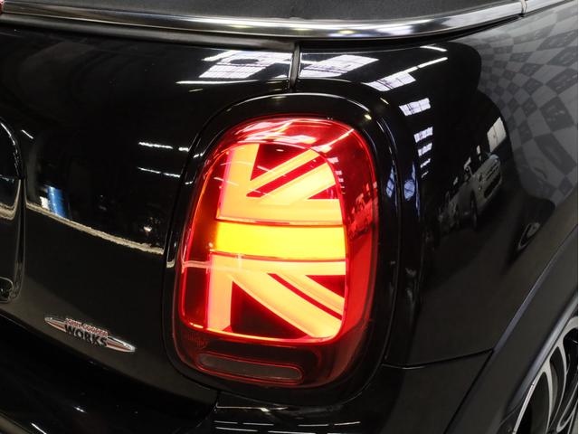 ＭＩＮＩ ジョンクーパーワークス　コンバーチブル　禁煙１オーナー　ＪＣＷ１８ＡＷ　３Ｄデザイン製前後カーボンスポイラー　ユニオンジャックソフトトップ　アダプティブＬＥＤヘッドライト　イルミネーテッドダッシュ　ＨＤＤナビ　バックカメラ　パークアシスト（75枚目）