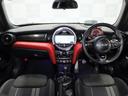 ＭＩＮＩ ジョンクーパーワークス　禁煙　６速ＭＴ　ＪＣＷ１８インチＡＷ　純正ＨＤＤナビ　バックカメラ　リアコーナーセンサー　ＭＩＮＩエキサイトメントＰＫＧ　ライトＰＫＧ　ＬＥＤヘッドライト　スマートキー　ＪＣＷ専用スポーツシート（3枚目）