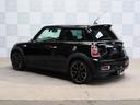 クーパーＳ　ベイズウオーター　禁煙　ボンネットスポーツストライプ　ストライプデザインミラーキャップ　ハイグロスブラック１７ＡＷ　専用レザーシート　ブルー＆グレーステッチ　クロームラインインテリア　スポーツモード（31枚目）
