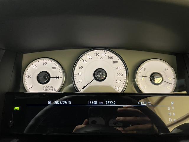 ゴーストII 　ベースグレード（５名）６．６　右ハンドル　ディーラー車（22枚目）