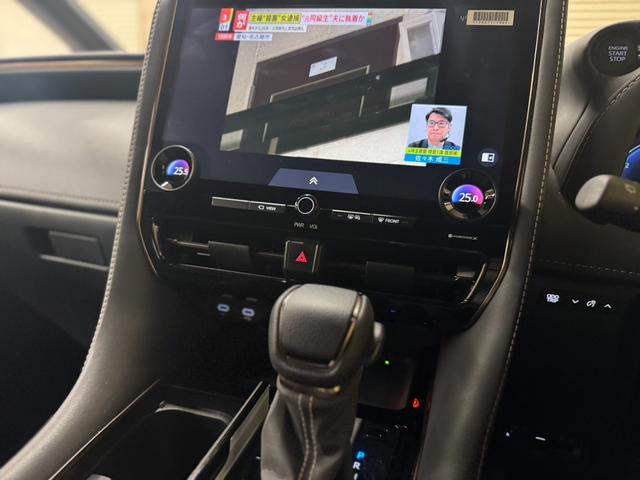 アルファード Ｚ　左右独立ムーンルーフ　後席モニター　デジタルインナーミラー　パノラミックビューモニター　トヨタチームメイト　ユニバーサルステップ（13枚目）