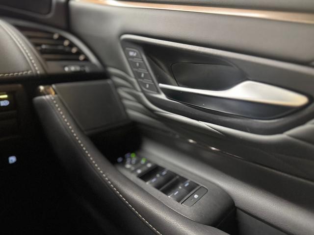 アルファード Ｚ　左右独立ムーンルーフ　後席モニター　デジタルインナーミラー　パノラミックビューモニター　トヨタチームメイト　ユニバーサルステップ（16枚目）