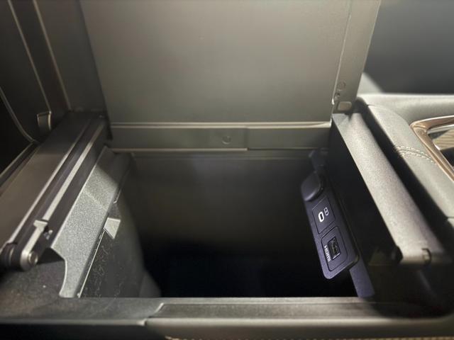 アルファード Ｚ　左右独立ムーンルーフ　後席モニター　デジタルインナーミラー　パノラミックビューモニター　トヨタチームメイト　ユニバーサルステップ（27枚目）