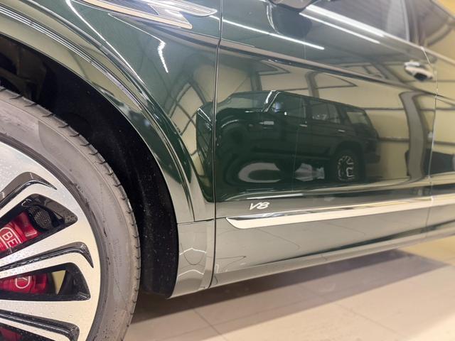 ベンテイガ Ｖ８　左ハンドル　マリナードライビングスペック　２２インチＡＷ　パノラマルーフ（3枚目）