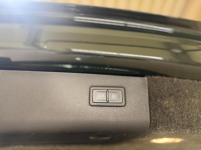 ベンテイガ Ｖ８　左ハンドル　マリナードライビングスペック　２２インチＡＷ　パノラマルーフ（10枚目）