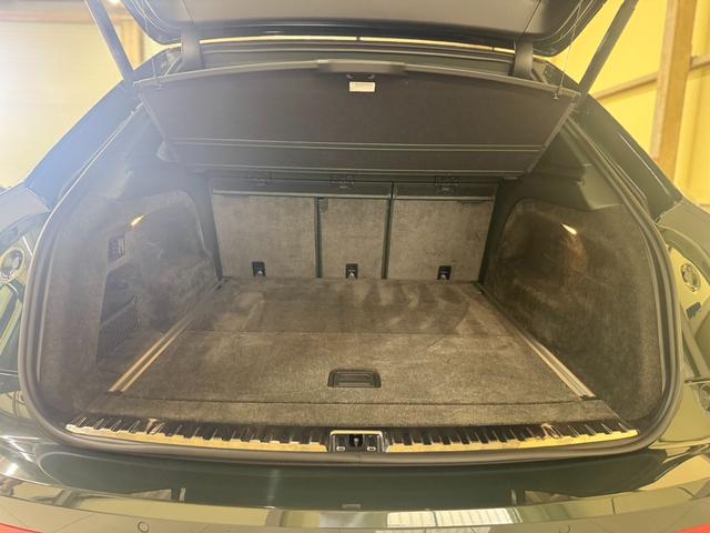 ベンテイガ Ｖ８　左ハンドル　マリナードライビングスペック　２２インチＡＷ　パノラマルーフ（11枚目）