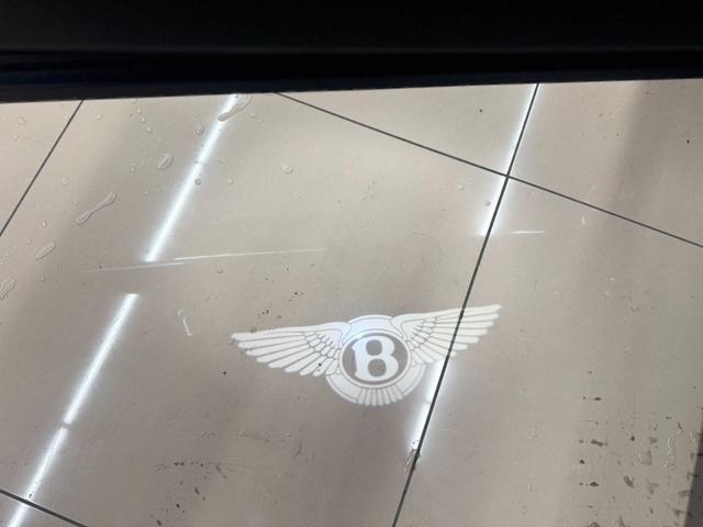ベンテイガ Ｖ８　左ハンドル　マリナードライビングスペック　２２インチＡＷ　パノラマルーフ（14枚目）