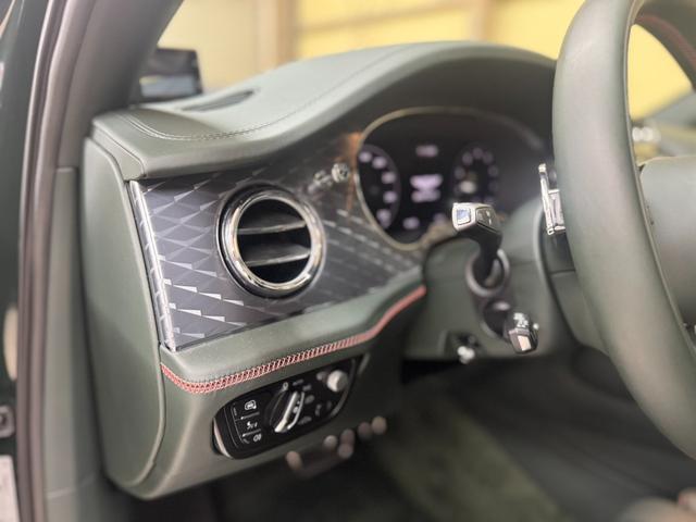 ベンテイガ Ｖ８　左ハンドル　マリナードライビングスペック　２２インチＡＷ　パノラマルーフ（15枚目）