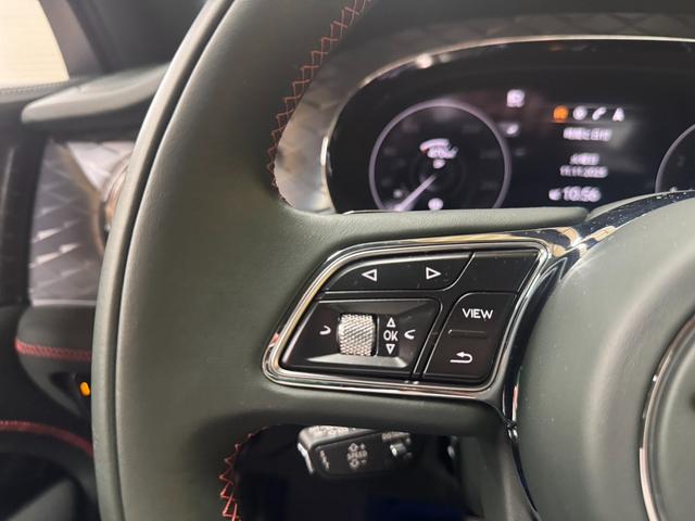 ベンテイガ Ｖ８　左ハンドル　マリナードライビングスペック　２２インチＡＷ　パノラマルーフ（23枚目）