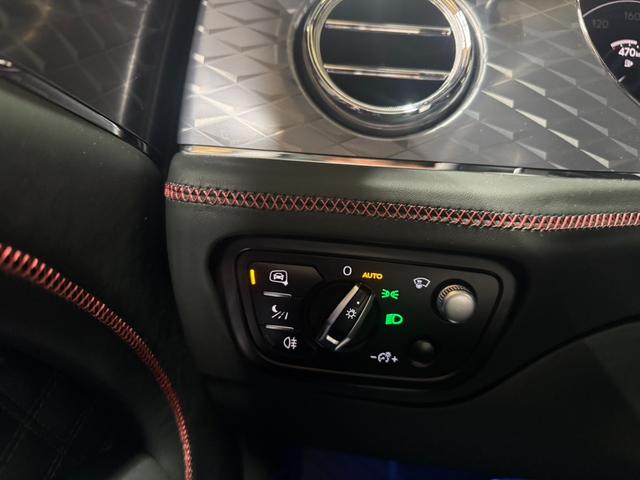 ベンテイガ Ｖ８　左ハンドル　マリナードライビングスペック　２２インチＡＷ　パノラマルーフ（25枚目）