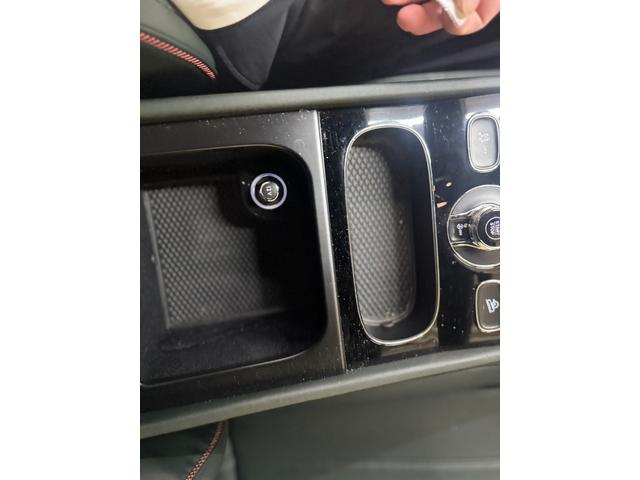 ベンテイガ Ｖ８　左ハンドル　マリナードライビングスペック　２２インチＡＷ　パノラマルーフ（34枚目）