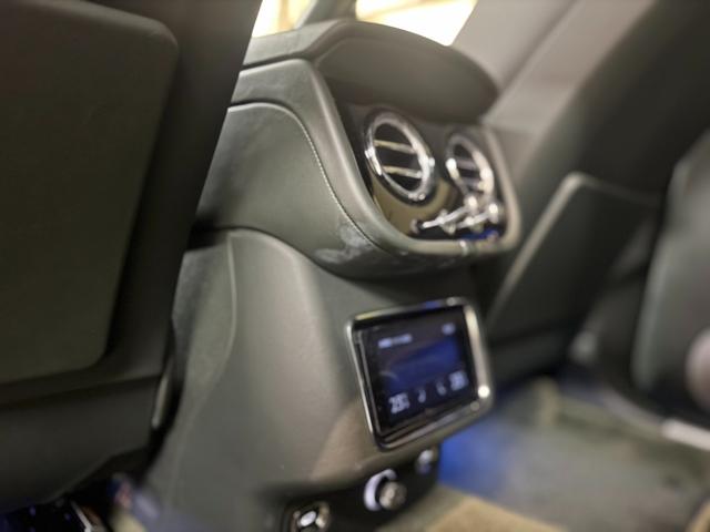 ベンテイガ Ｖ８　左ハンドル　マリナードライビングスペック　２２インチＡＷ　パノラマルーフ（36枚目）