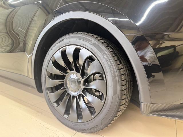 モデルＹ ベースグレード　メーカー保証継承対象車　ブラックレザー　Ｆ＆Ｒスポイラー　純正オプション１９インチホイール（6枚目）