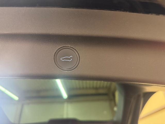 モデルＹ ベースグレード　メーカー保証継承対象車　ブラックレザー　Ｆ＆Ｒスポイラー　純正オプション１９インチホイール（8枚目）