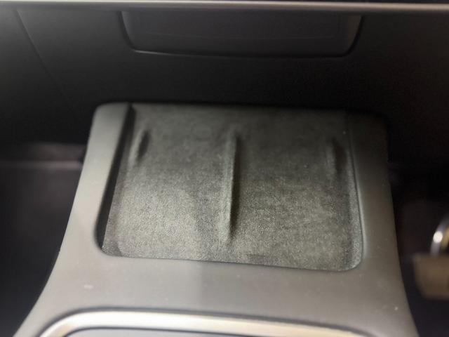 モデルＹ ベースグレード　メーカー保証継承対象車　ブラックレザー　Ｆ＆Ｒスポイラー　純正オプション１９インチホイール（14枚目）